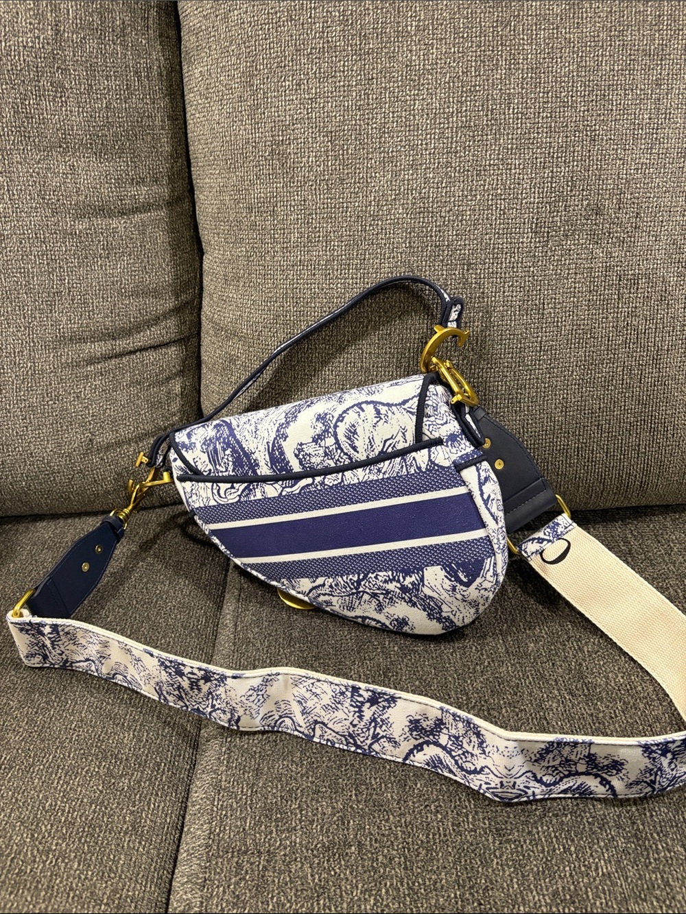 BRAND NEW! CDNavy and White Toile Saddle Bag with Gold 'D' Charm - Picture 6 of 6